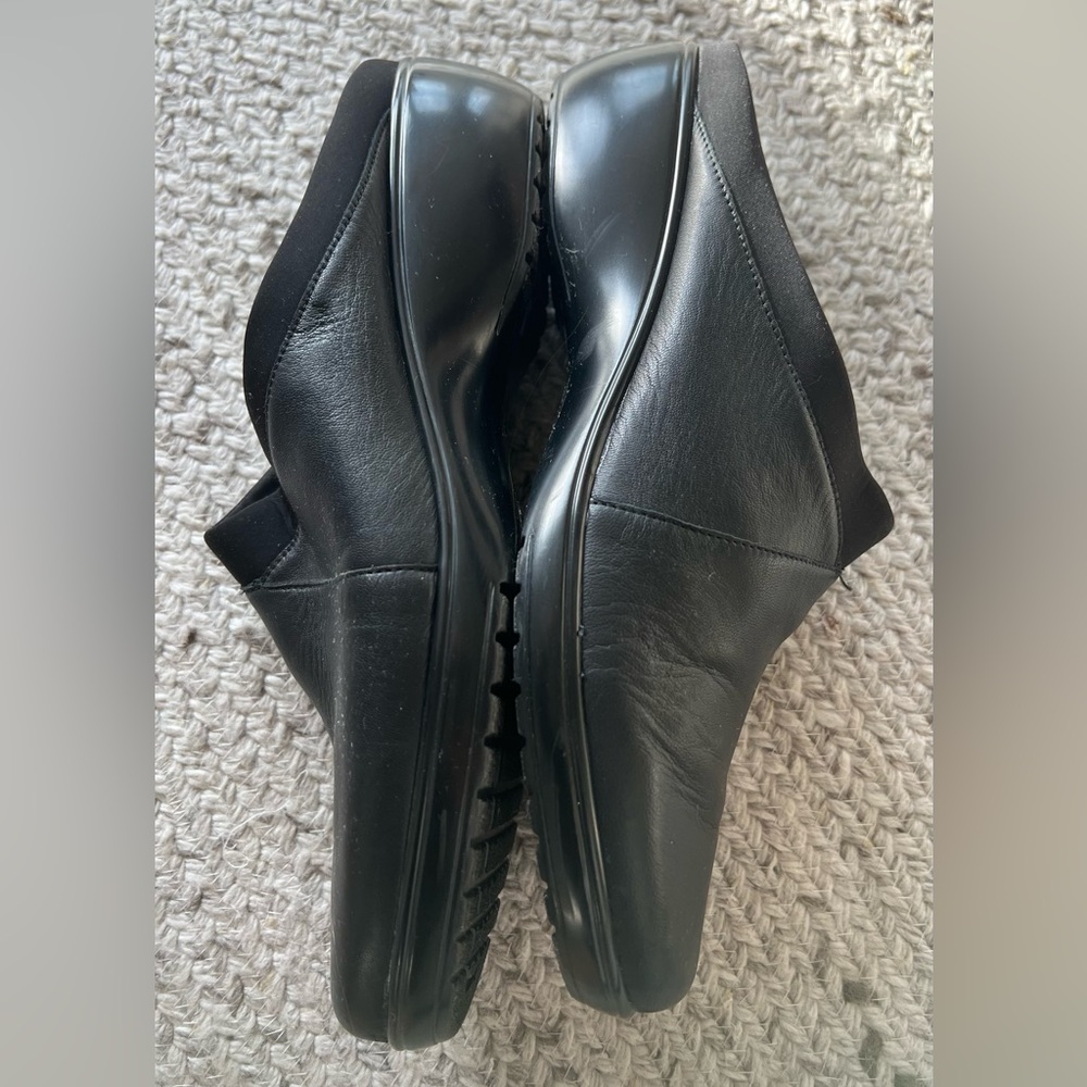NWOT Easy Spirit Leather Clogs - Picture 2 of 3